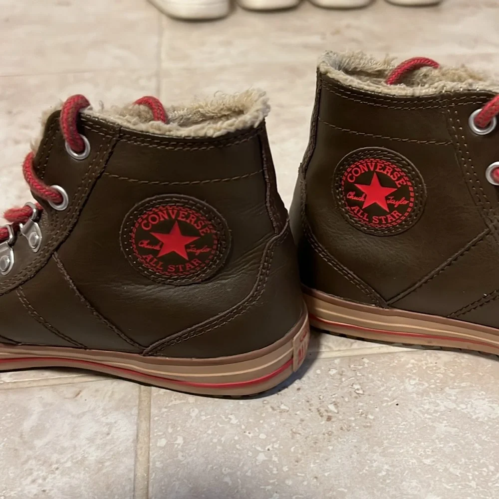 Converse - Picture 2 of 7